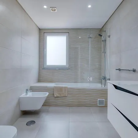 Portucale ! Chic Luxe With Saltwater Pool *