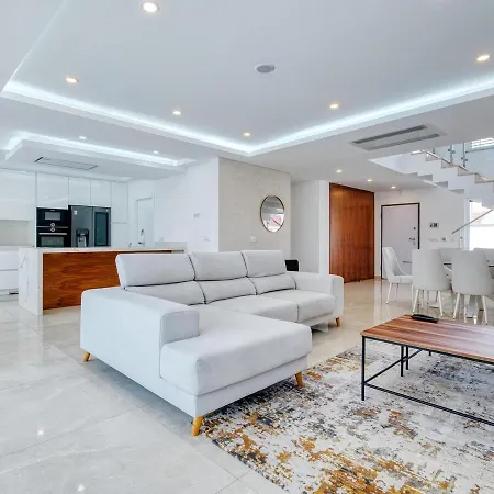 Portucale ! Chic Luxe With Saltwater Pool * Corroios