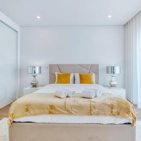 Portucale ! Chic Luxe With Saltwater Pool *