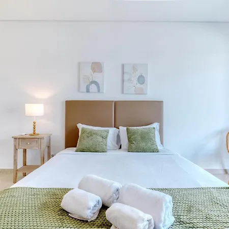 Portucale ! Chic Luxe With Saltwater Pool *
